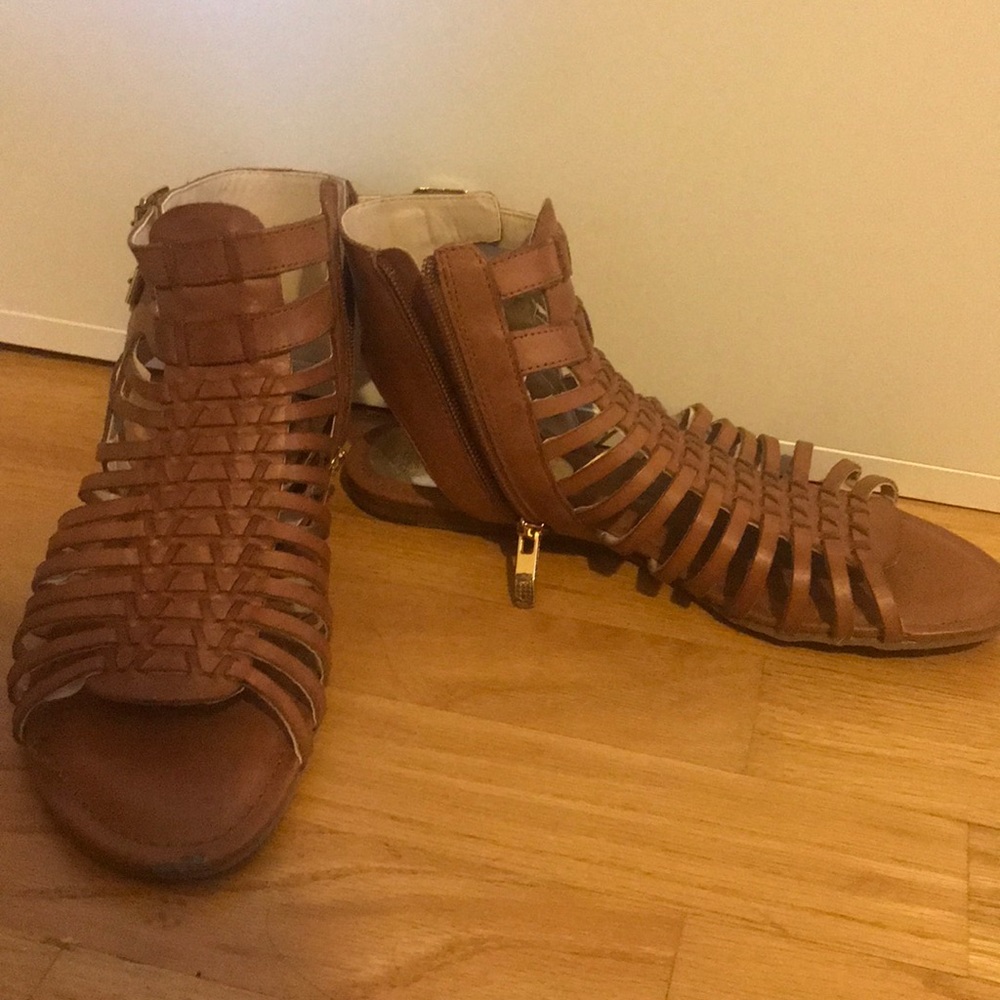 Strappy sandals - gladiator style